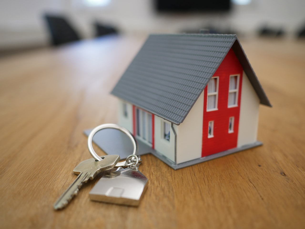 House keys with a small model home for home insurance